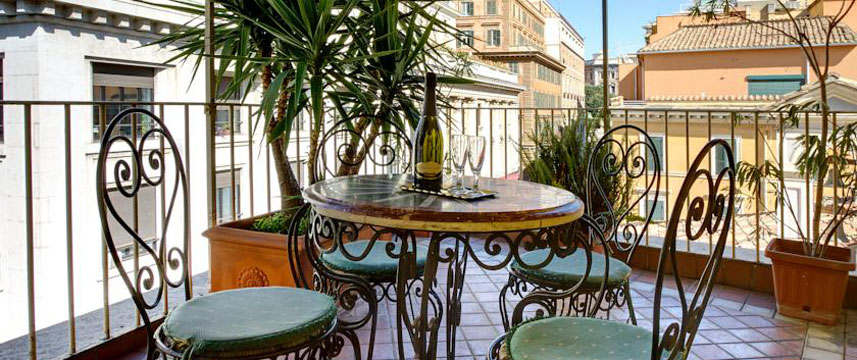 L`Hotel Cinquantatre - Balcony L`Hotel Cinquantatre - Balcony